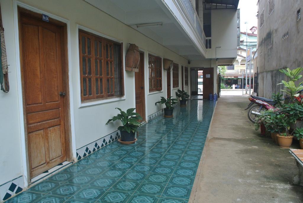 Nice Guesthouse Muang Phonsavan Exterior photo